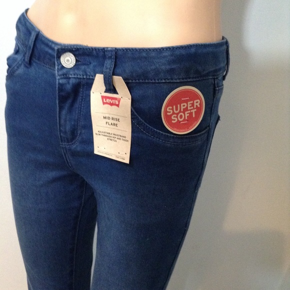 Levis Design Knee Flare Leg. Last 1 - Picture 6 of 6